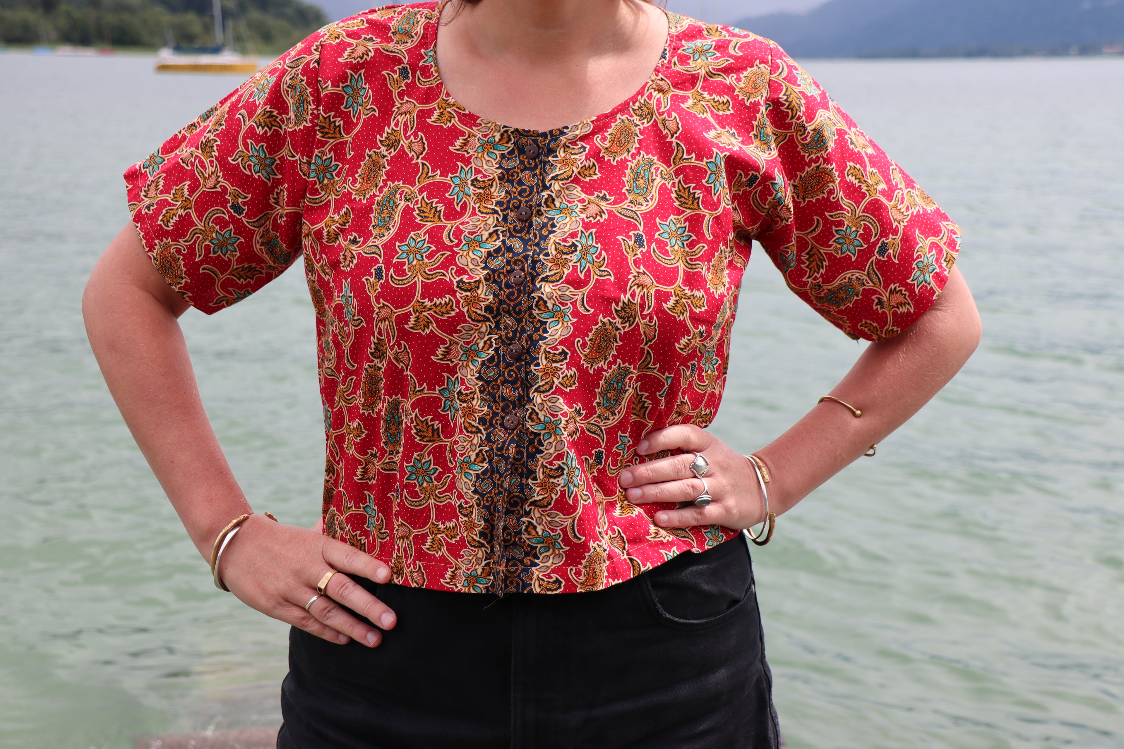 Urak Batik Crop Shirt Beere